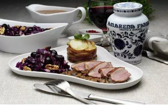 Andebryst med flødelegeret Amarena sauce
